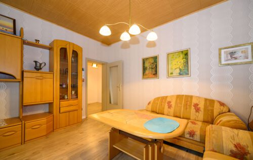 Freundliche 2-Zimmer-EG-Wohnung mit attraktiver Innenausstattung mit Balkon und EBK in Duisburg, 47228 Duisburg, Erdgeschosswohnung