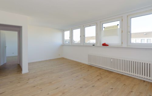 Bezug nach Renovierung im Jahr 2020! Helle und freundliche 2-Raum-Wohnung in sehr ruhiger Lage, 47906 Kempen, Dachgeschosswohnung