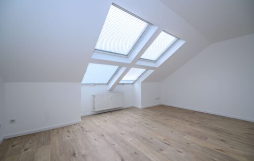 Erstbezug nach Komplettsanierung: Helle 3-Zimmer-Dachgeschosswohnung in ruhiger Lage von St. Hubert, 47906 Kempen, Dachgeschosswohnung