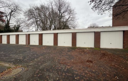 Gepflegte Garage mit neuem Tor an der Hainbuchenstraße (Moers) – jetzt mieten!, 47443 Moers, Einzelgarage