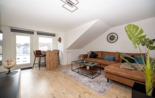 Innenhafen fußläufig: 2-Zimmer mit Balkon – hochwertig saniert, wie neu., 47059 Duisburg, Dachgeschosswohnung
